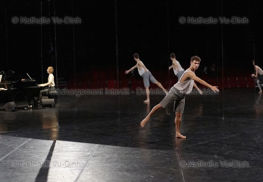 CCN-Ballet de Lorraine / FOR FOUR WALLS